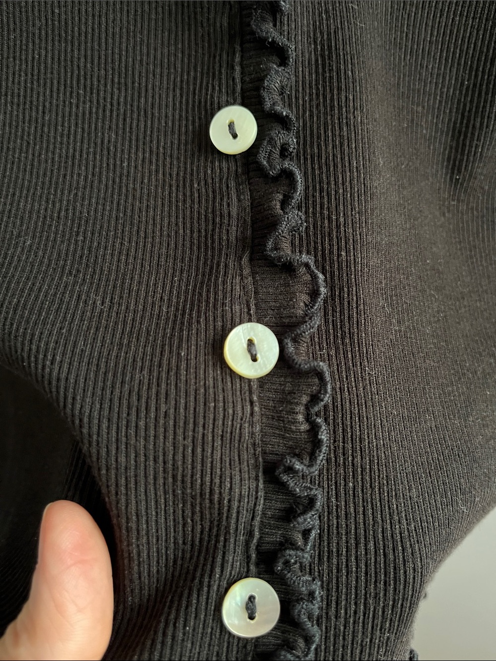 V-neck elevated t-shirt - Picture 4 of 5